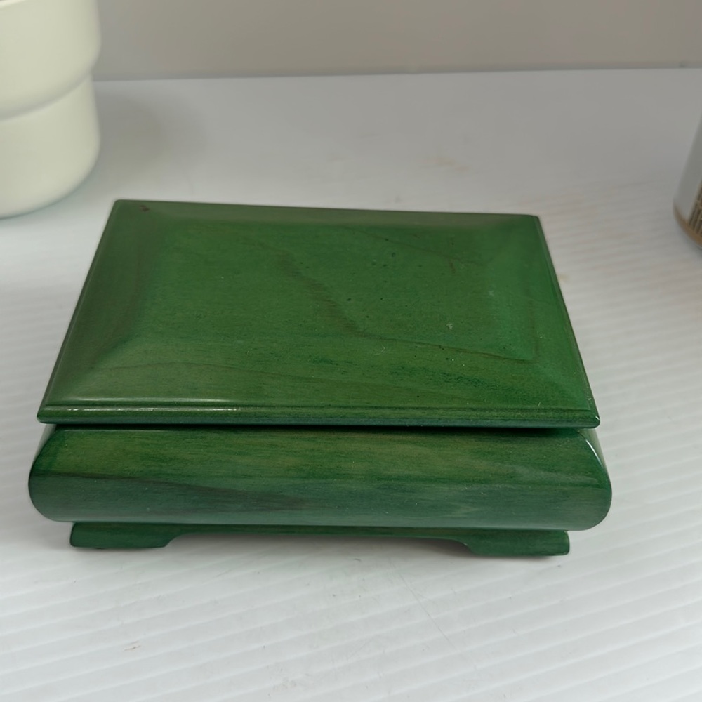Green music jewelry box vintage works